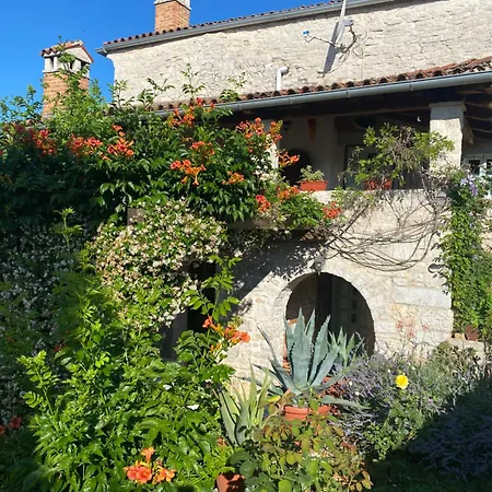 Domos Selene Casa Luna Tinjan